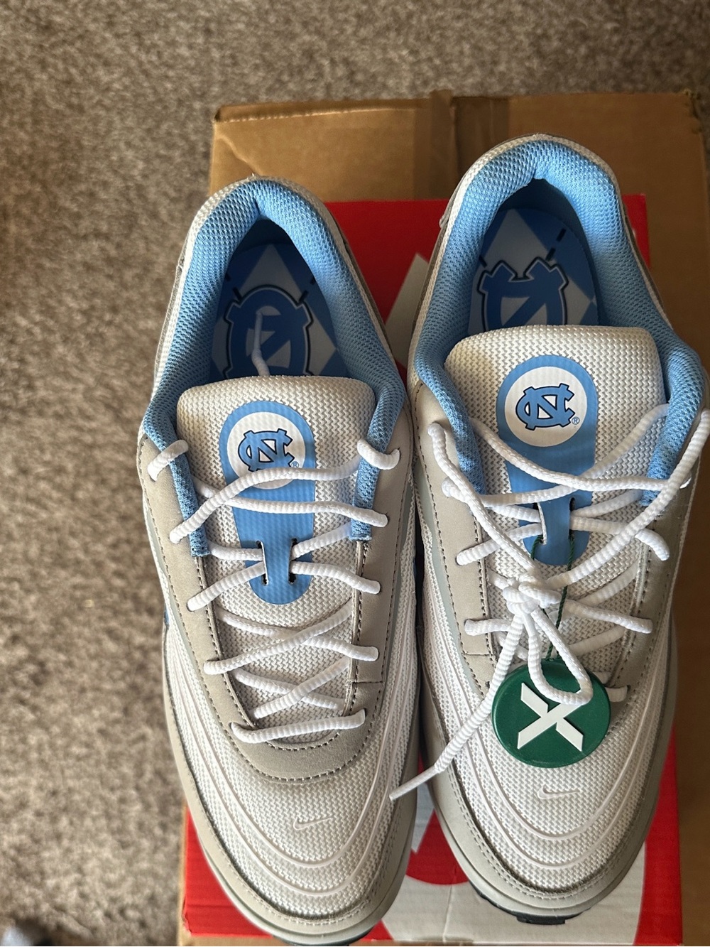 North Carolina Tarheels Nike Sneakers - Red/White
